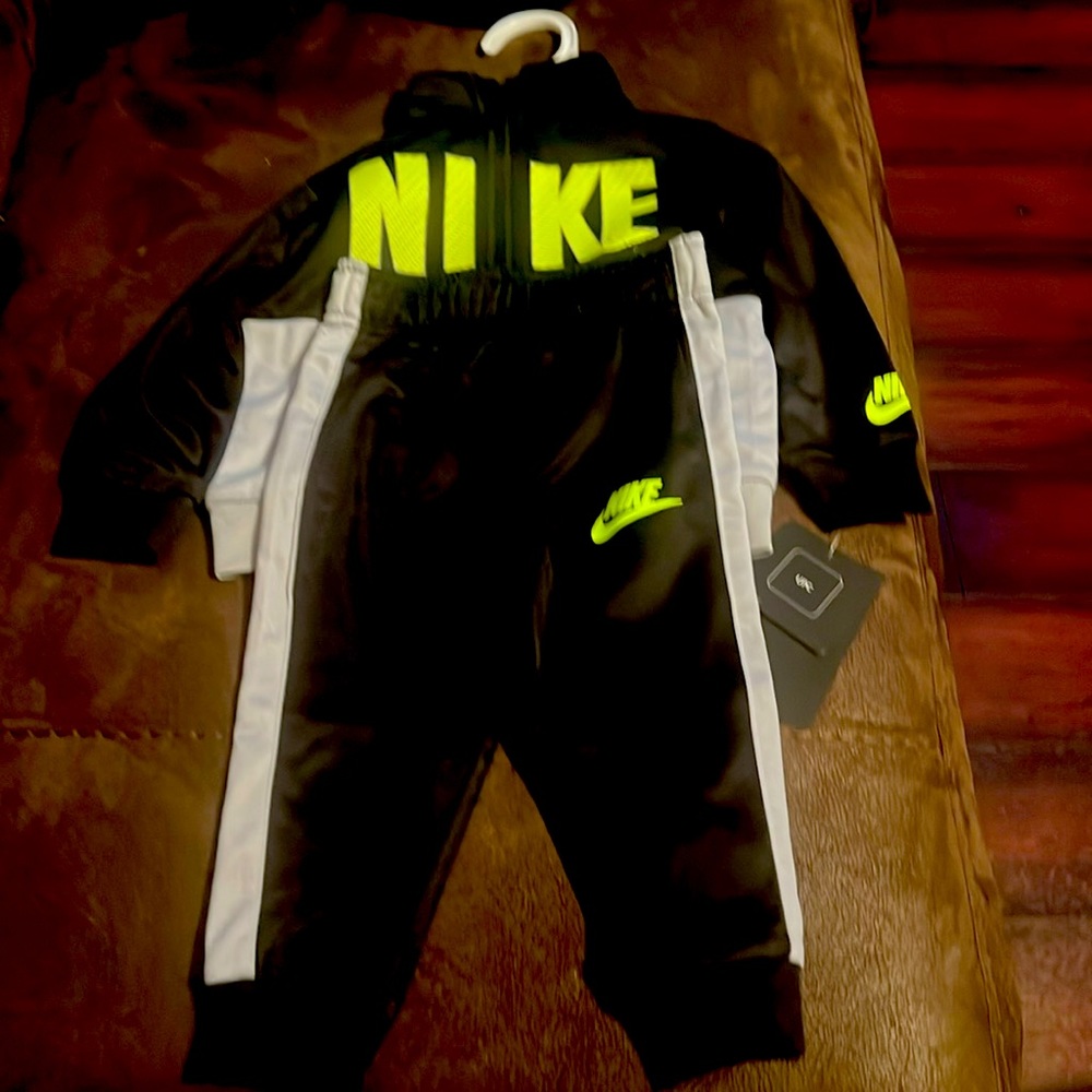 Nike outfit 12 months New!!!